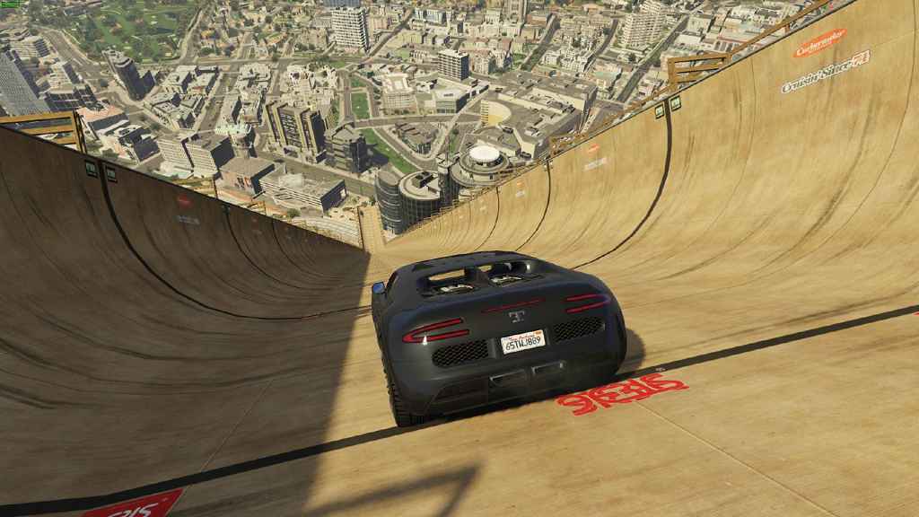  GTA 5      (The 4 Maze Bank Ramps)